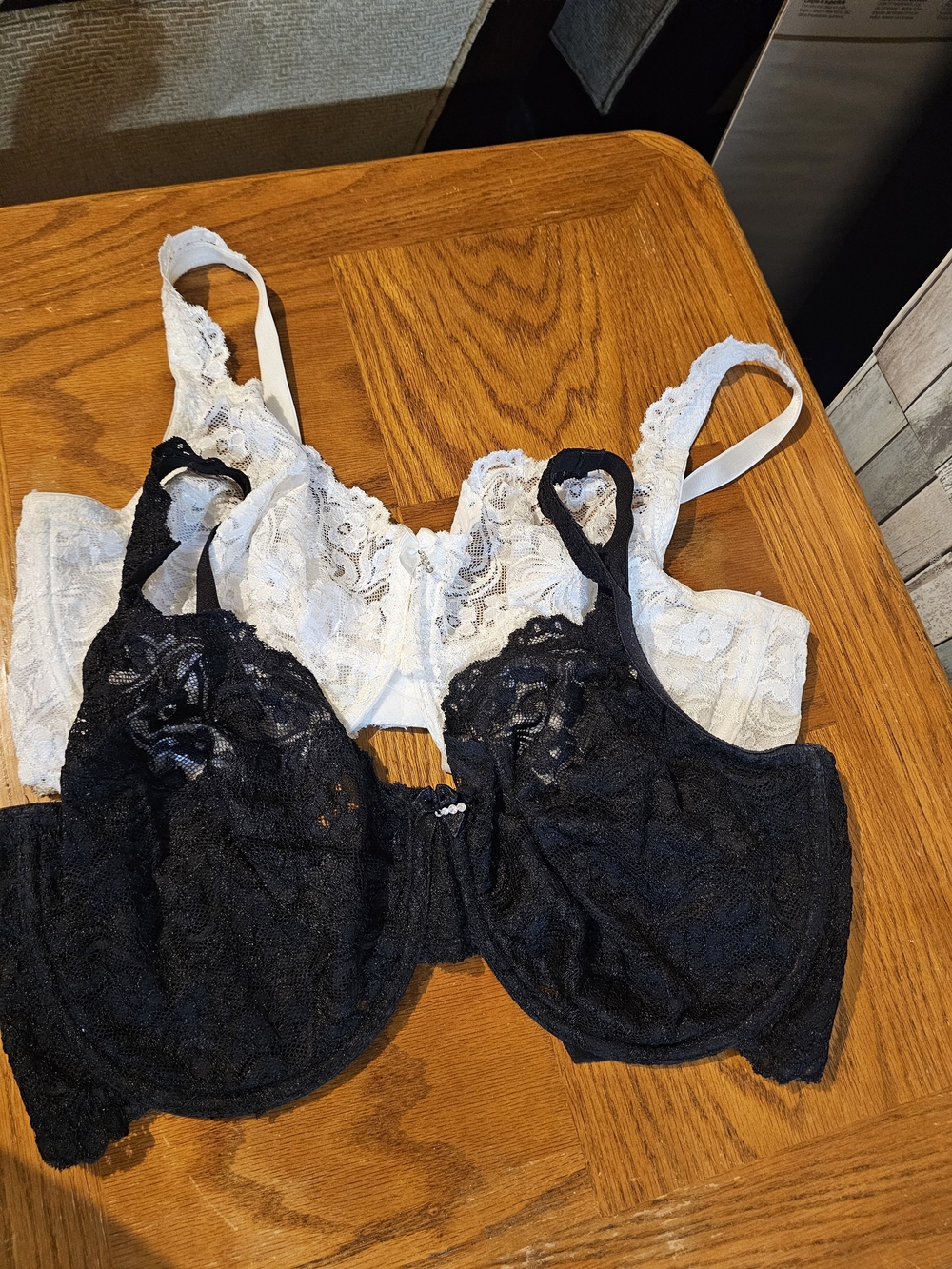 Set Of 2 Lace Unlined Bra Set - Black & White 40 DdD